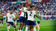 Fotbalisté Anglie porazili po remíze 1:1 a prodloužení Švýcarsko na penalty 5:3.