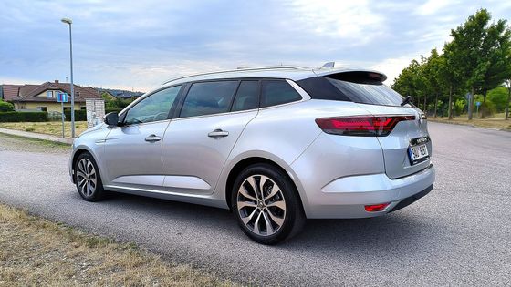 Hodně uveze a není drahý. Test Renaultu Megane Grandtour, který láká na dobrou výbavu