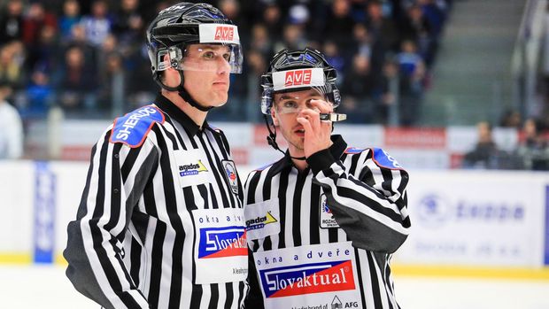 Na tohle se nikdo nechce koukat. Pomozme sudím jako v NHL, burcují experti