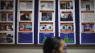 A patient with cataract walks past a notice board as she arrives for her routine eye check-up after her cataract surgery a day before at the Tilganga Eye Center in Kathmandu April 27, 2012. About 150,000 of Nepal's 26.6 million people are estimated to be blind in both eyes, most of them with cataracts. Picture taken April 27, 2012. REUTERS/Navesh Chitrakar (NEPAL - Tags: HEALTH SOCIETY POVERTY) Published: Kvě. 2, 2012, 5:21 dop.