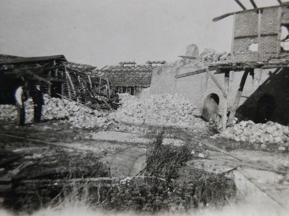 Cihelna po bombardování v roce 1945.
