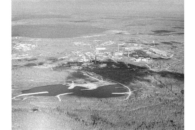 Letecký snímek jaderného komplexu Majak, Ozersk (Čeljabinsk‑40), jižní Ural, cca pozdní 40.–50. léta.