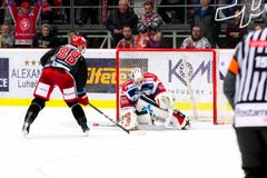 Hokejové Pardubice na úvod Mountfield Cupu podlehly Davosu, Sparta nestačila na Hradec