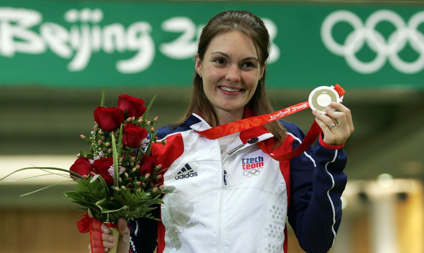 Česká střelkyně Kateřina Emmons se stříbrnou medailí na LOH 2008 v Pekingu.
