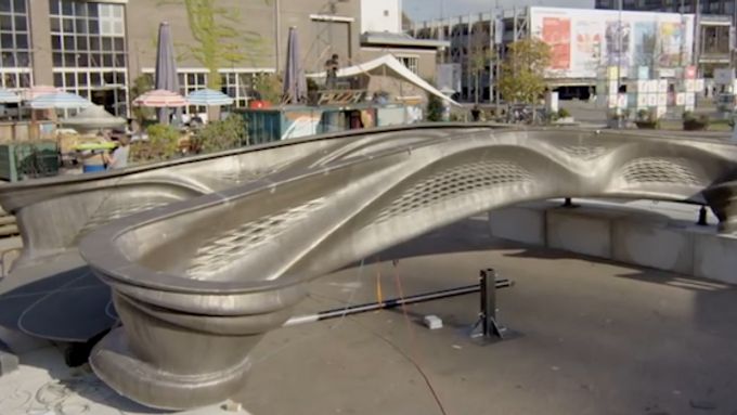 V Nizozemsku postavili první chytrý most pomocí 3D tiskárny.