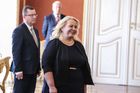 Kauza CzechTourism: Opozice vyzývá Dostálovou k rezignaci, Babiš se ministryně zastal