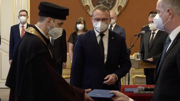 Zeman na Hradě jmenoval nové rektory. Autorovi hry o Ovčáčkovi nepodal ruku; Zdroj foto: ČTK