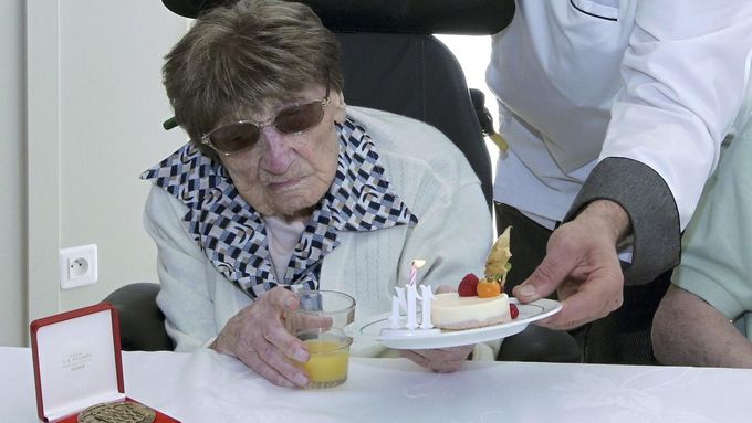 Marie-Therese Bardetová při oslavě svých 114. narozenin.