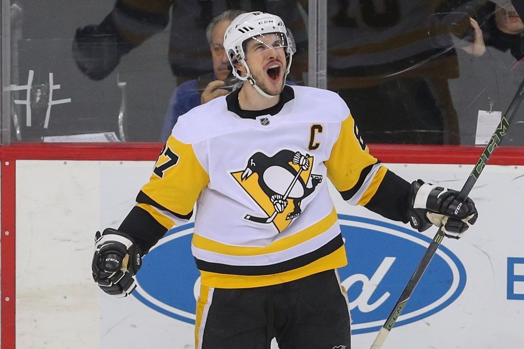 Sidney Crosby slaví branku v utkání Pittsburgh vs. New Jersey