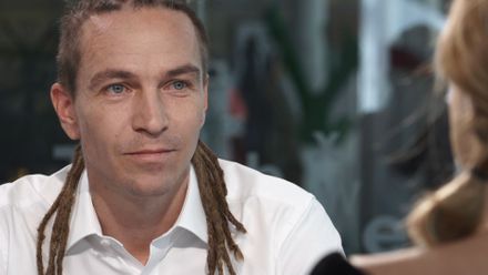 Babišův střet zájmů? Lidé ho sponzorují ze svých daní, lítají tu miliony, říká Bartoš