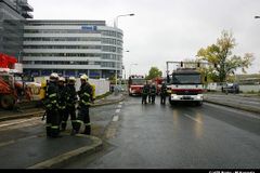 Největší evakuace v Praze, z Hiltonu utíkalo 2500 lidí
