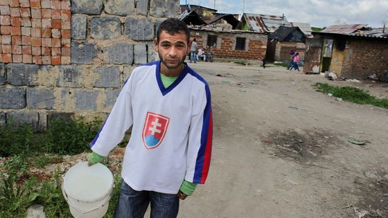 Reportáž z romské osady na Slovensku. Chceme takové v Česku?