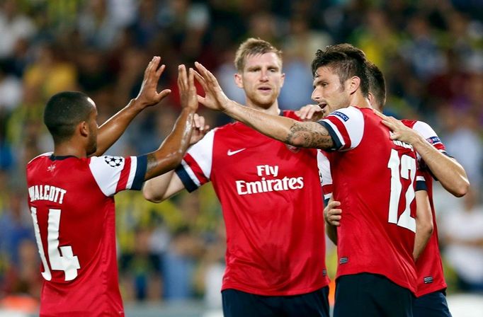 Fenerbahce vs. Arsenal, play off Ligy mistrů (Mertesacker, Giroud)