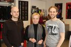 Naleznete tu i celé vedení společnosti - Alenu Fridrichovou a její dva syny. Vlevo Oldřich Sova, vpravo Michal Fridrich.