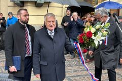 Klaus v rozpacích. Už není rebel proti vládě. "Z nové Babišovy vlády máme radost"