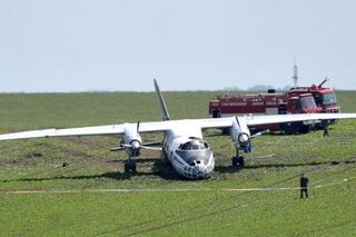 Na letišti u Čáslavi havaroval 23. května při přistání ruský vojenský letoun a začal hořet. Na palubě bylo 23 lidí, až 19 z nich bylo zraněno, řekli ČTK zástupci generálního štábu a středočeské záchranné služby. V těchto dnech byla v Čáslavi ruská pozorovací mise se speciálním pozorovacím letounem typu Antonov An-30.