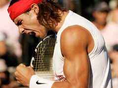 Rafael Nadal se hecuje v semifinále US Open proti Andy Murraymu.