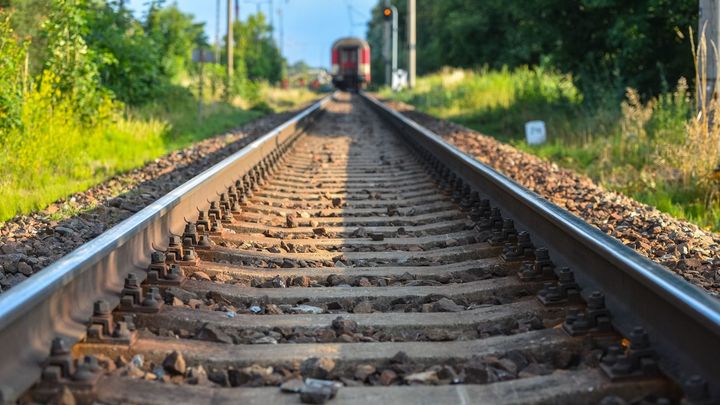 U Čerčan na Benešovsku usmrtil vlak muže, provoz na trati už je obnoven