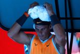 Leodový klobouček si na hlavě vytvořil i Rafael Nadal.
