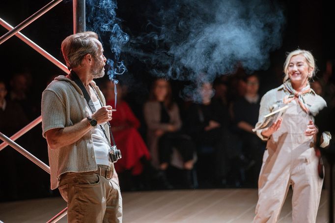 Představení Madisonské mosty v hlavních rolích s Janem Révaiem a Vandou Hybnerovou mělo v Nové Spirále premiéru v listopadu 2024.