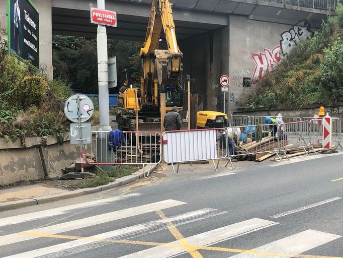 Upravuje se křižovatka Povltravská - B ulovka a Praha hledá ideální řešení.