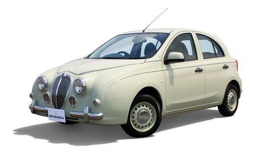 Toto je Mitsuoka Viewt Nadeshiko. Základem je Nissan Micra předchozí generace, přední část ale odpovídá spíše klasickým Jaguarům.