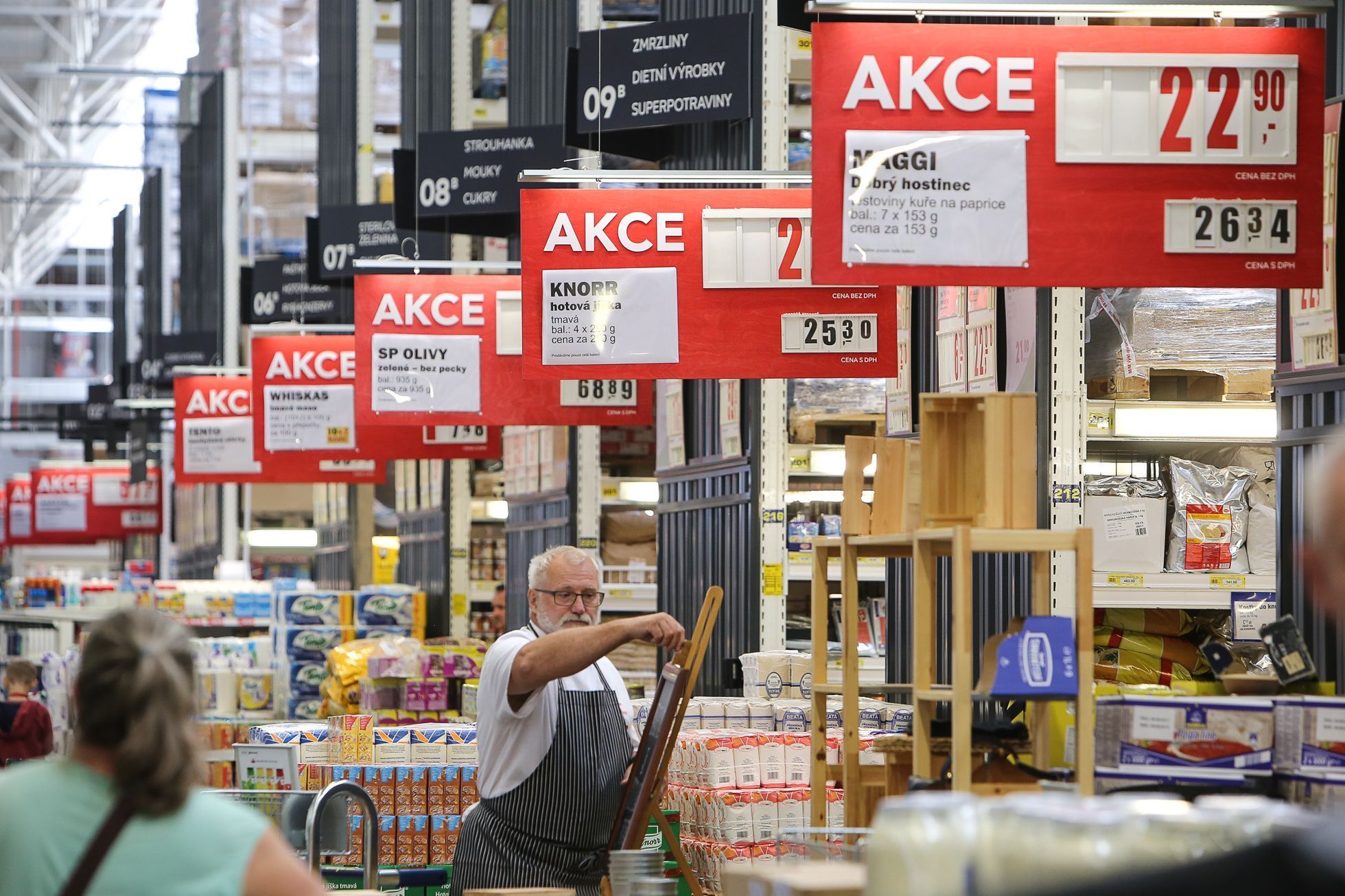 Představení nového konceptu prodejny MAKRO Stodůlky - MAKRO inspirace; plus ilustrační foto nákupy, zboží, ceny, slevy