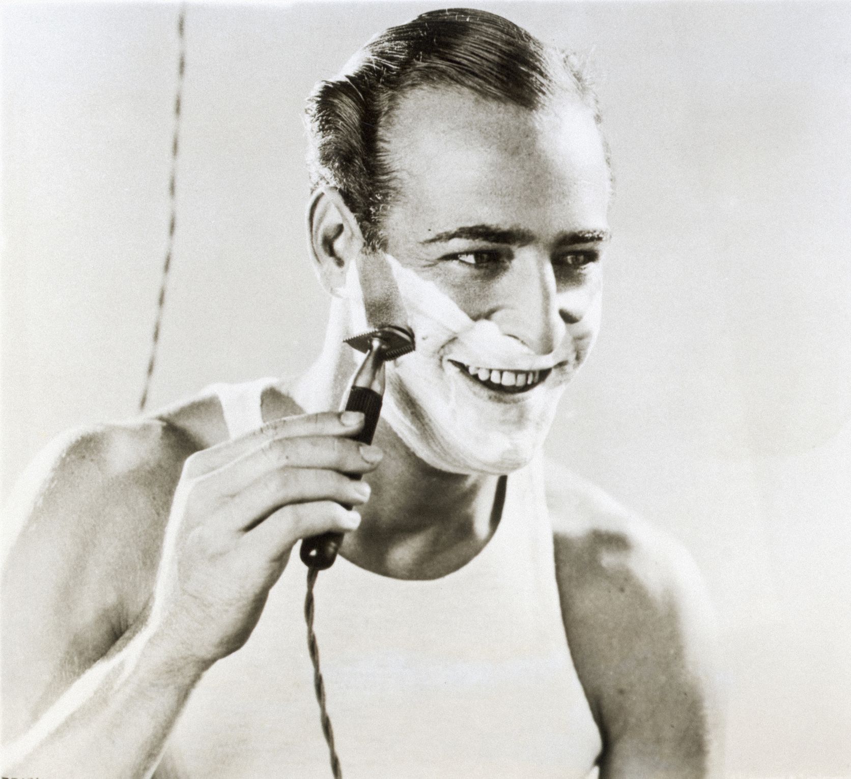 Jednorázové užití / Fotogalerie / Gillette / Před 120 lety požádal americký vynálezce King Camp Gillette o první patent na holicí strojek s vyměnitelnými čepelkami.