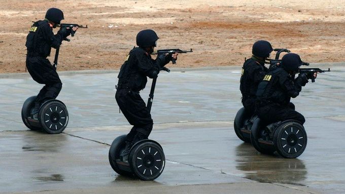 Vojenští policisté na protiteroristickém cvičení.