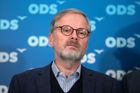 Fiala v ohrožení. Premiér místo vysvětlování raději otvíral sokolovnu u Brna