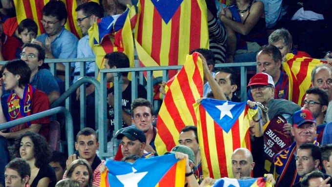 Barcelona se pyšní obdivuhodným spřízněním se svými fanoušky. Plánovaný krok vedení je však popouzí.