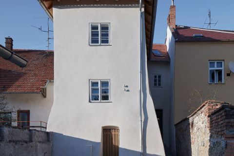 Štajn House, Ora