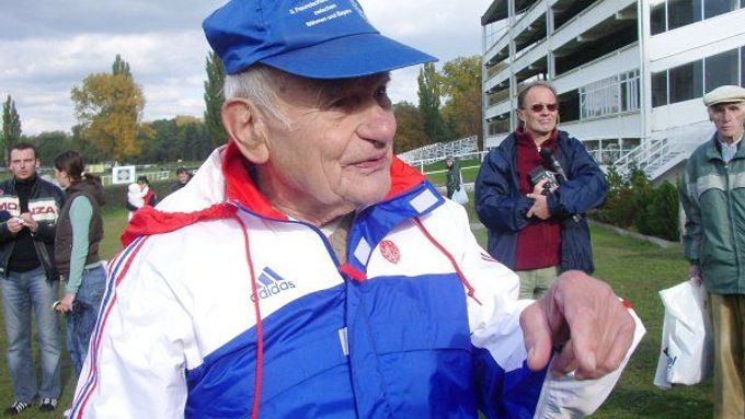 Nejstarší účastník závodu osmdesátiletý Jiří Soukup v září reprezentoval Česko na atletickém MS veteránů. Získal dva bronzy.