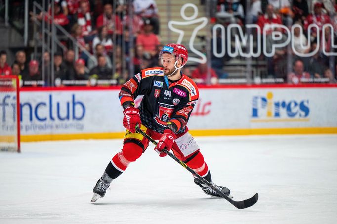 Mislav Rosandič ve finále extraligy Třinec - Hradec Králové.