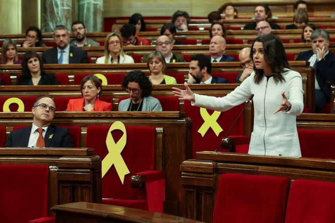 Inés Arrimadas ze strany Ciudadanos v katalánském parlamentu.