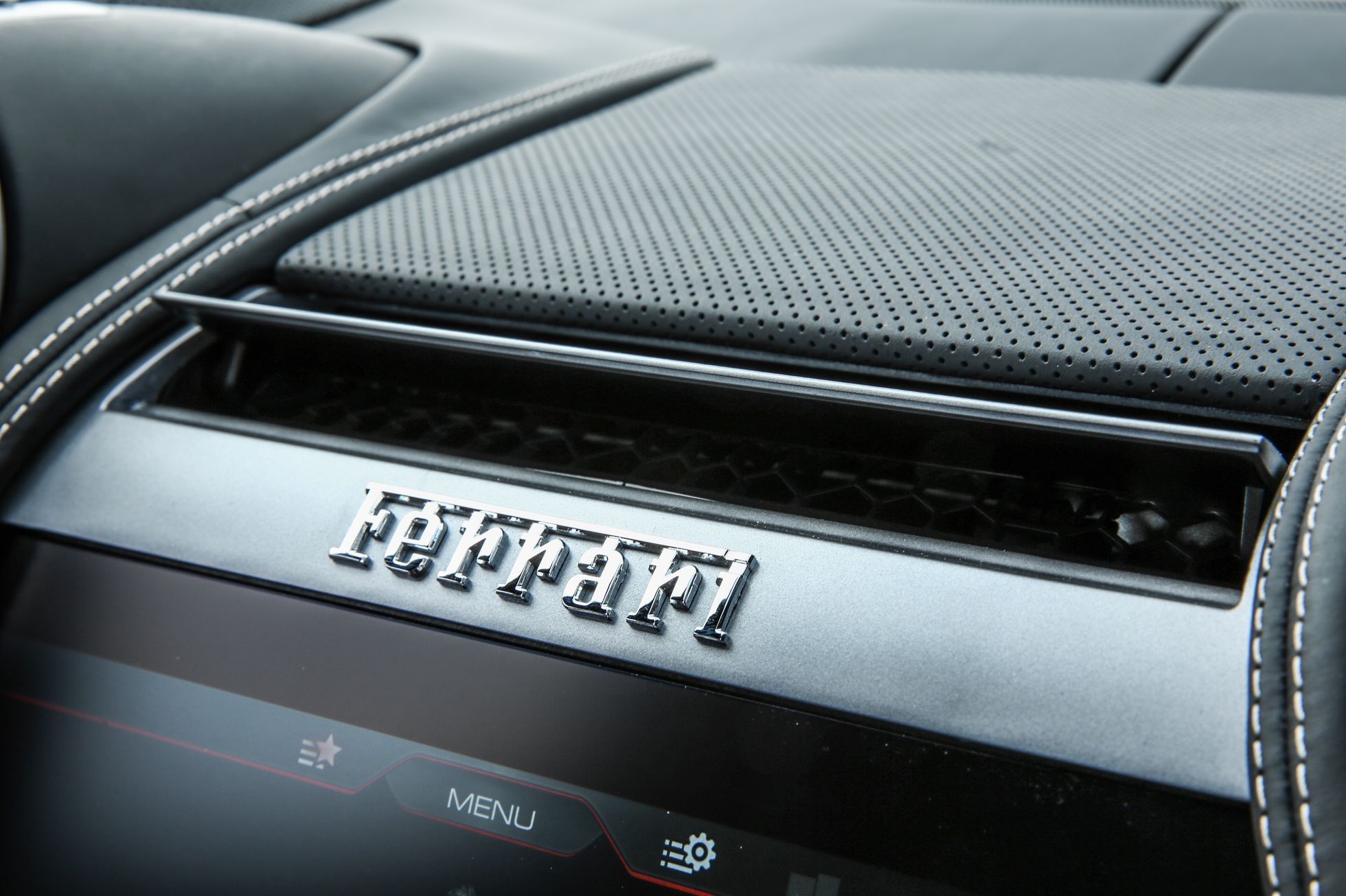 Ferrari GTC4Lusso 14