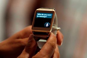 Samsung ukázal první "chytré" hodinky, hit letošních Vánoc