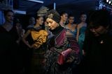Tuanku Nur Zahirah, královna Malajsie, přichází na módní přehlídku v rámci doprovodného programu Velké ceny Singapuru.