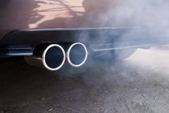 Emisní zmatky: Madrid musí vybírat od řidičů neekologických aut pokuty, i když nechce