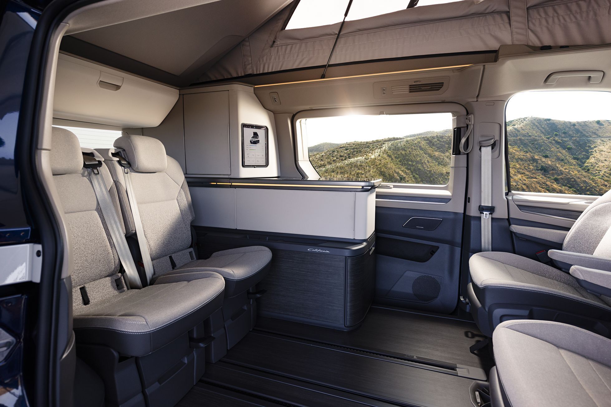 Volkswagen T7 California Concept