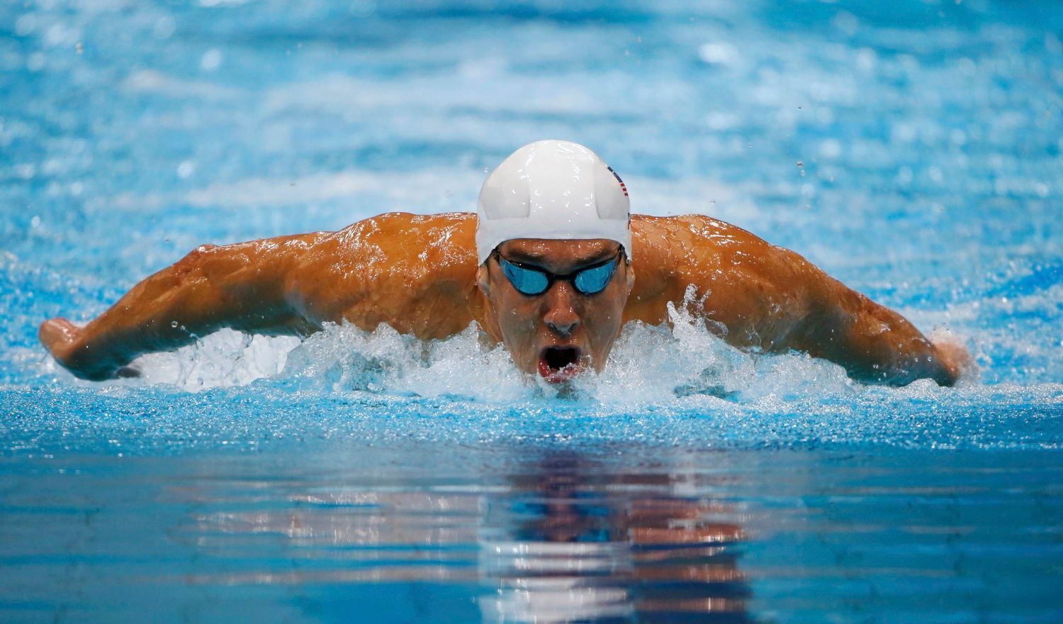 Americký plavec Michael Phelps plave závod na 400 metrů na OH 2012 v Londýně.