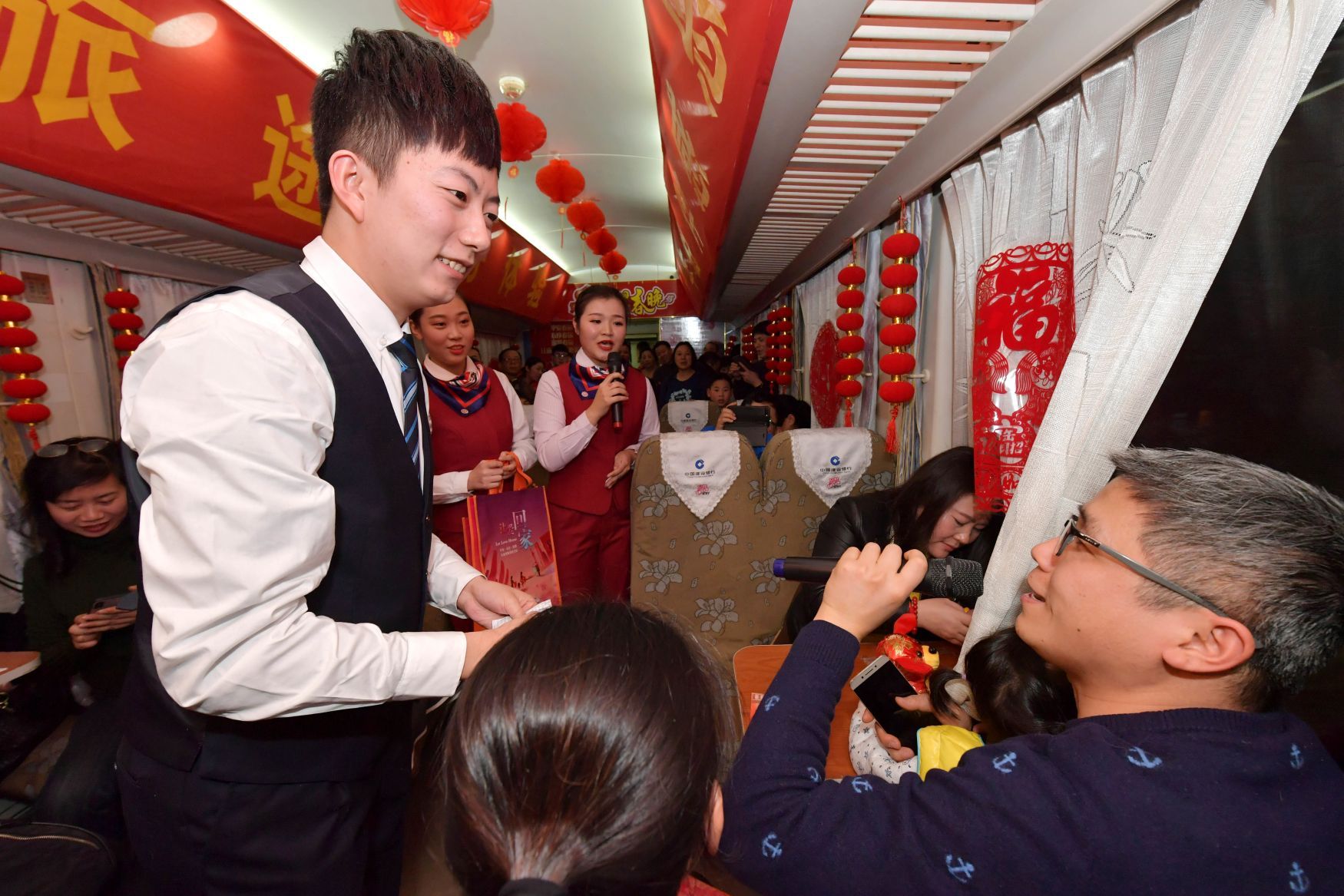 Čína-oslavy "Svátků jara", plné vlaky