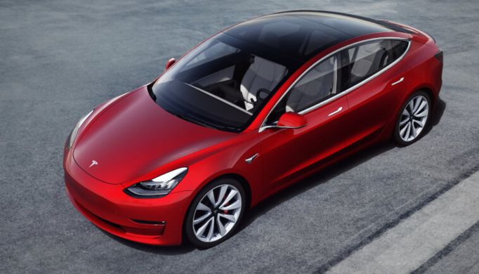 Tesla začíná prodávat Model 3, vyjde na 800 tisíc