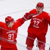 Nikita Gusev (97) a Kirill Kaprizov slaví gól ve finále Rusko - Německo na ZOH 2018