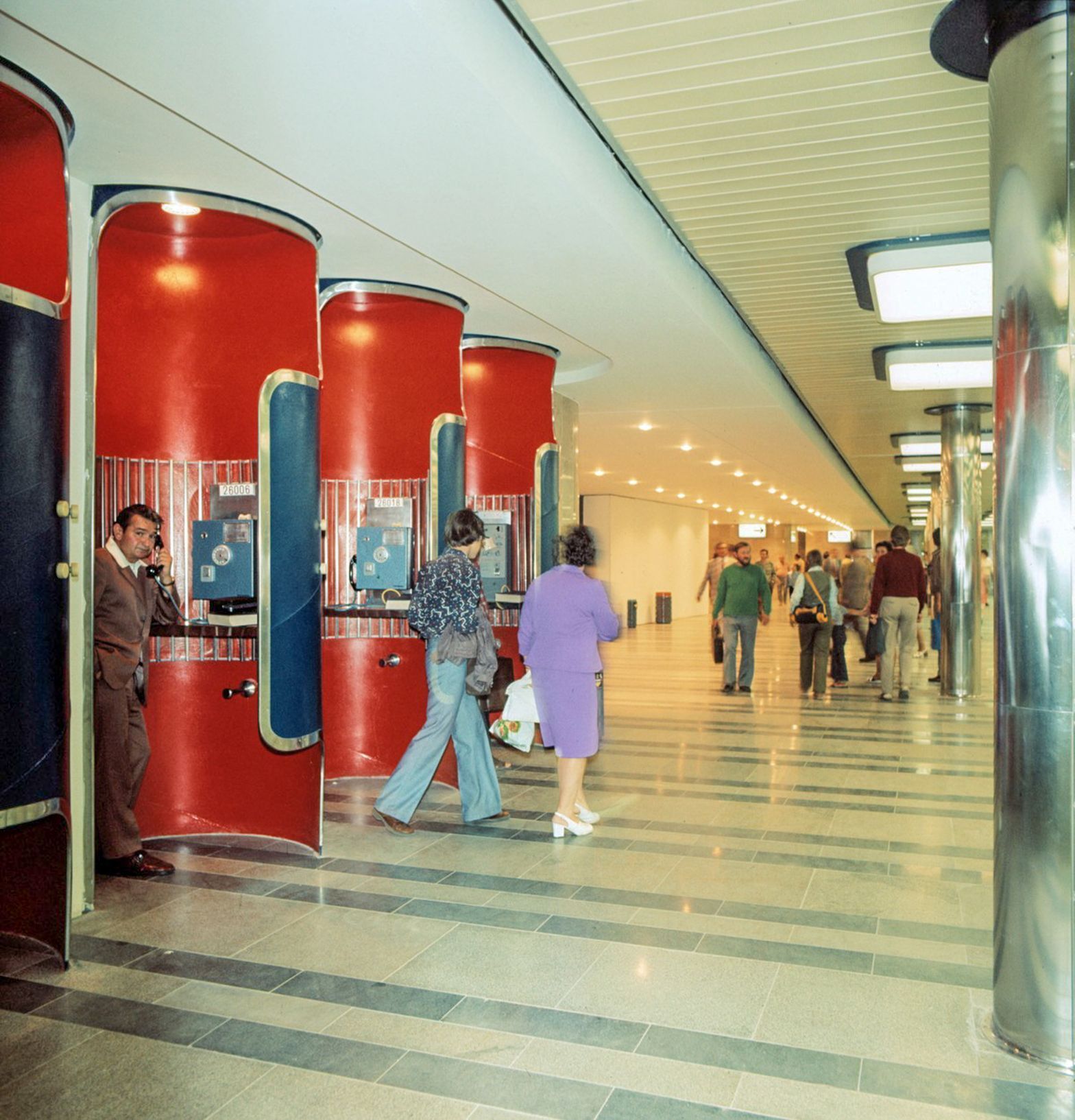 Telefonní budka, telefonní automat, telefon, telekomunikace, historie, ekonomika, domácí