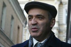Kasparov se nevrátí do Ruska, bojí se vyšetřování