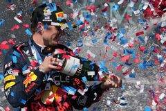 Drama se stupňuje. Verstappen vyhrál v USA a znovu stáhl manko na čelo šampionátu