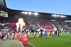 Slavia nejlepší na světě. Fanoušci dělají místo výtržností reklamu a prosí o přízeň