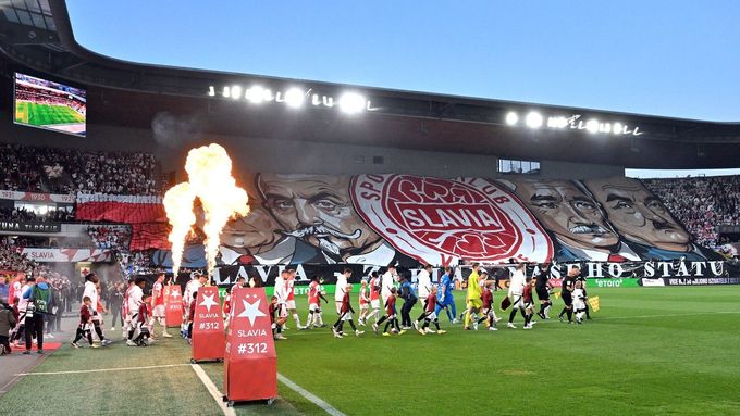 Jedno z velmi povedených choreí vytasili fanoušci Slavie v říjnovém derby proti Spartě.