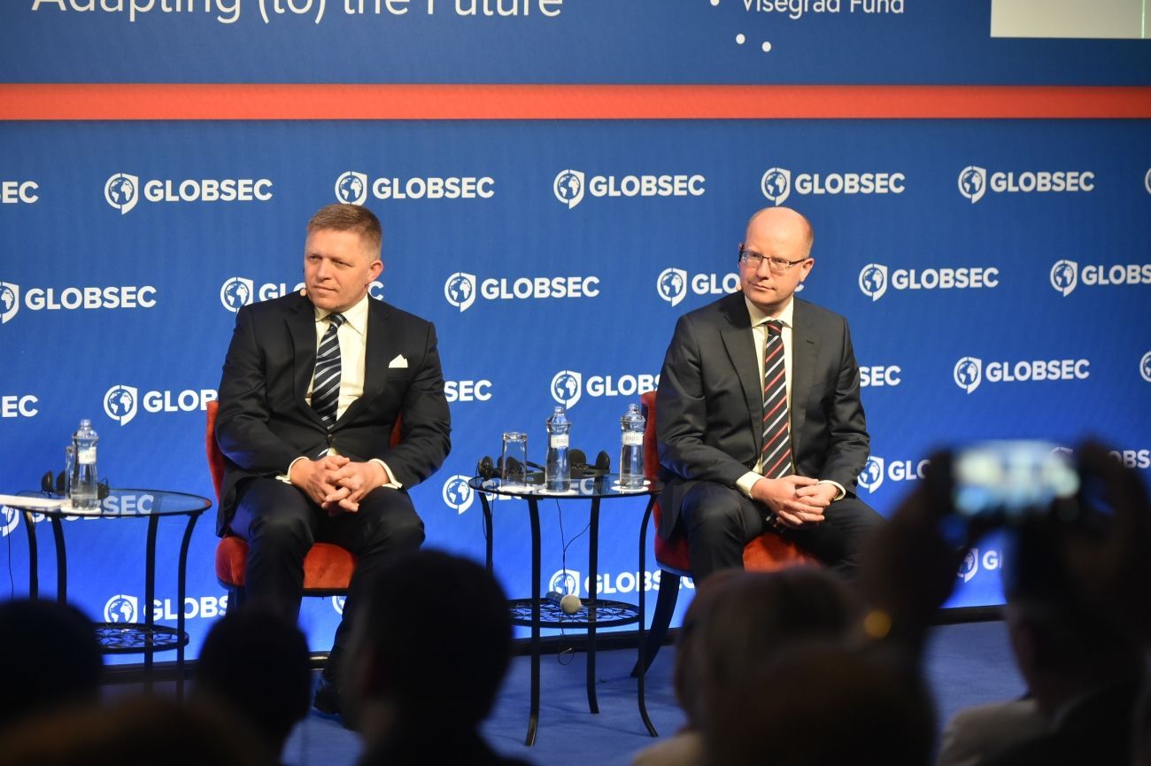 Robert Fico a Bohuslav Sobotka na konferenci Globsec